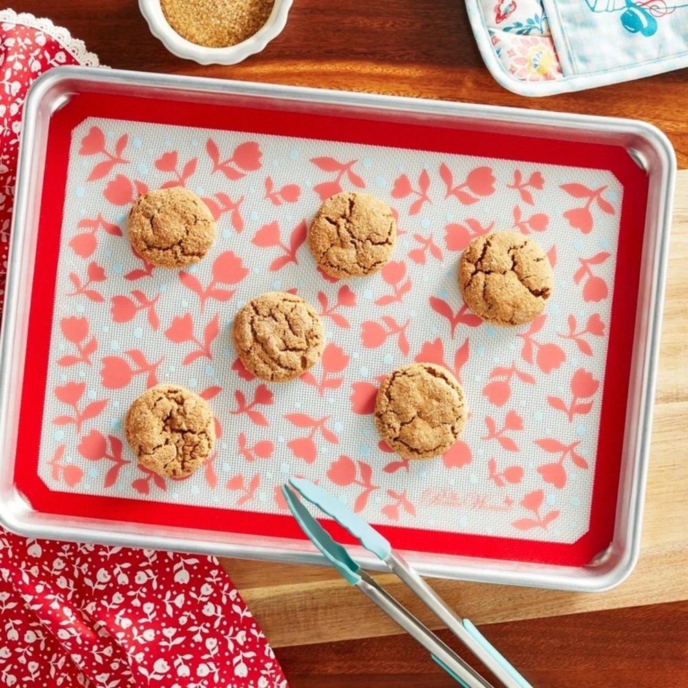 The Pioneer Woman 16.5" x 11.5" Silicone Baking Mat, Floral Polka Dot
